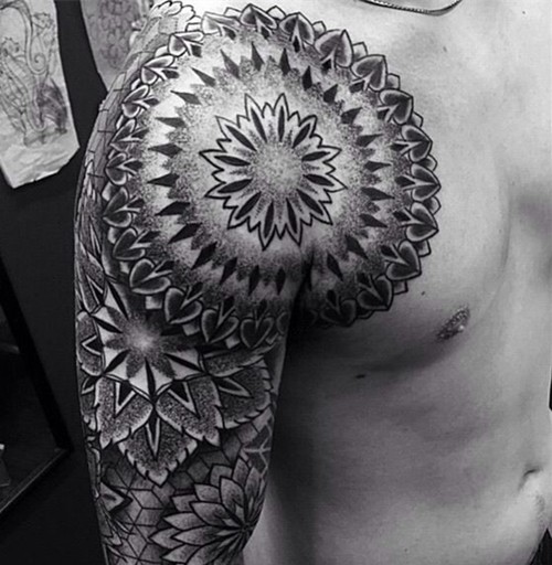 时尚图腾半甲纹身