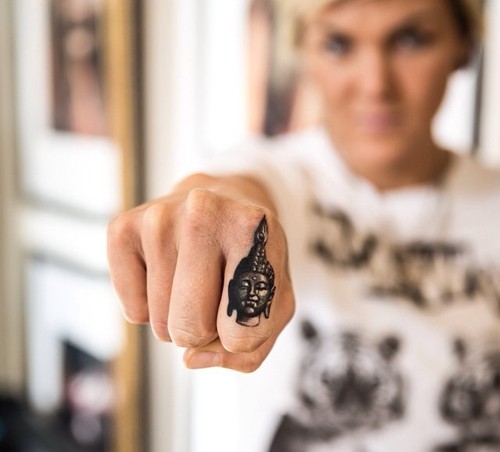 手部也可以用纹身来装饰