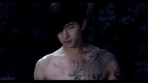 盗墓笔记杨洋版张起灵麒麟纹身