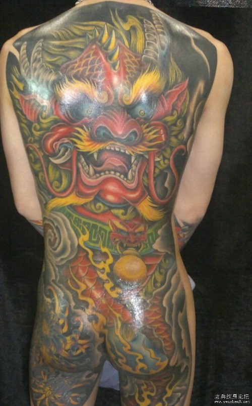 纹满背身 满背龙纹身