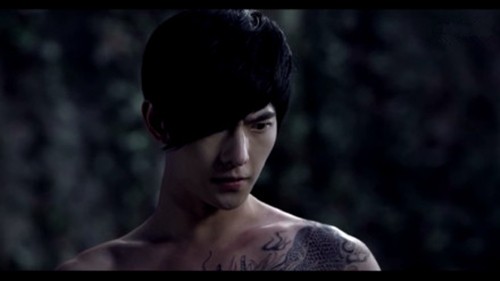 盗墓笔记杨洋版张起灵麒麟纹身