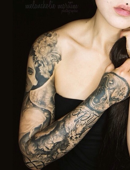 大臂黑色花臂纹身