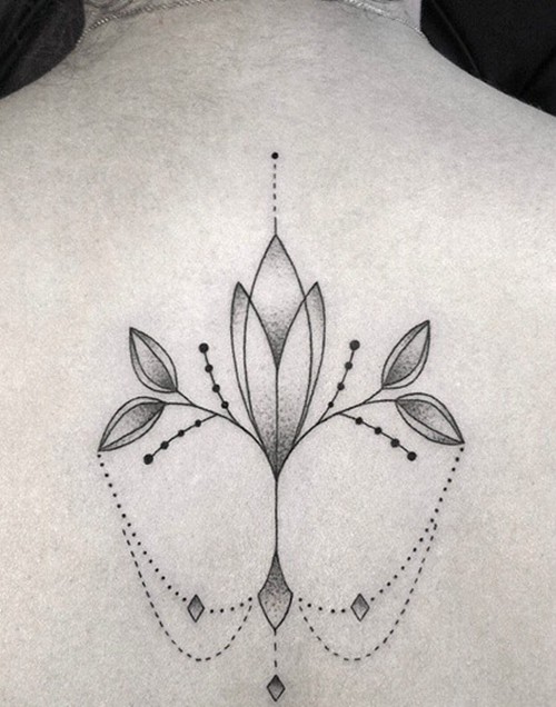 黑色简约线条纹身