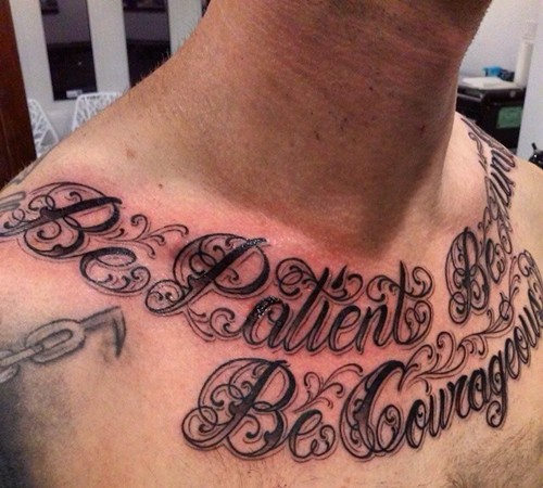 男生胸前性感时尚的纹身