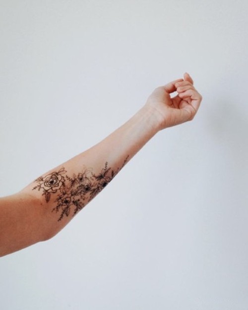 清新秀气的植物纹身