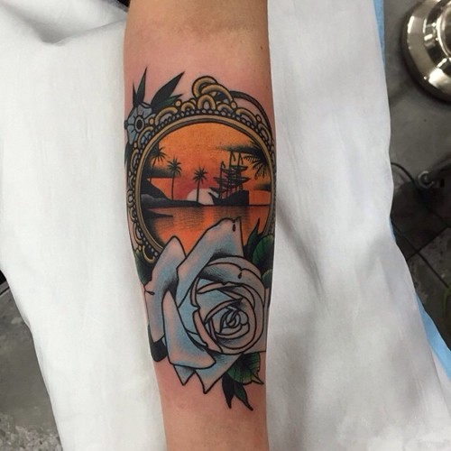 时尚另类小臂纹身