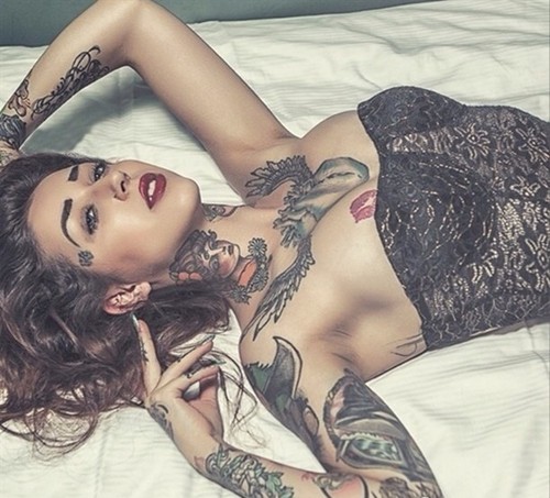 美女性感部位胸部纹身