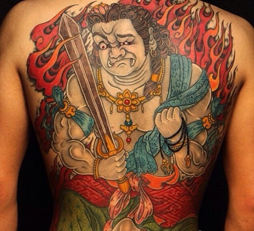 男女性满背彩色纹身