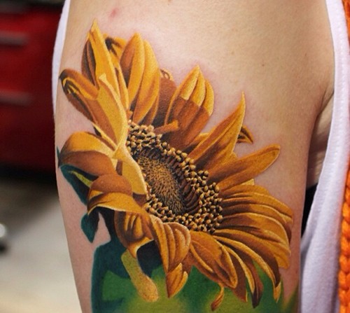 经典彩色花朵纹身