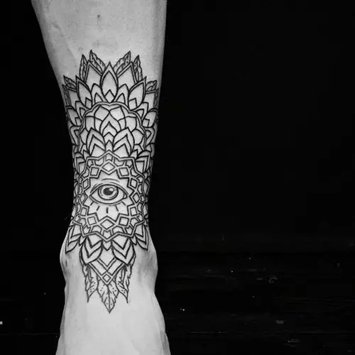 精致局部黑色系纹身