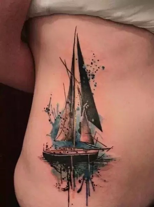 腰腹部帆船纹身