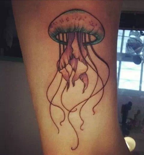 清新淡雅的水母纹身