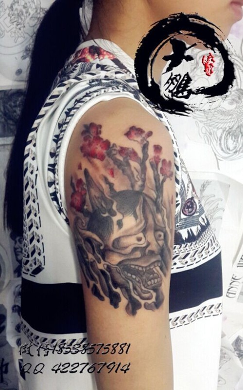 女性胳膊般若纹身