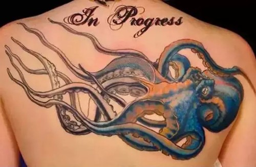 另类奇葩背部章鱼纹身