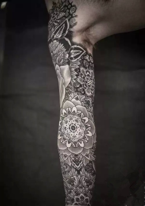 男性另类奇特花臂纹身