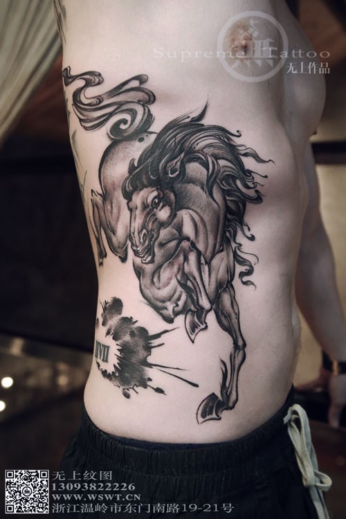 侧腰水墨写实纹身 无上作品