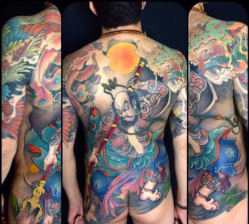 另类男性满背纹身
