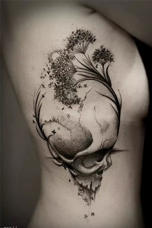 胸腰部骷髅头纹身