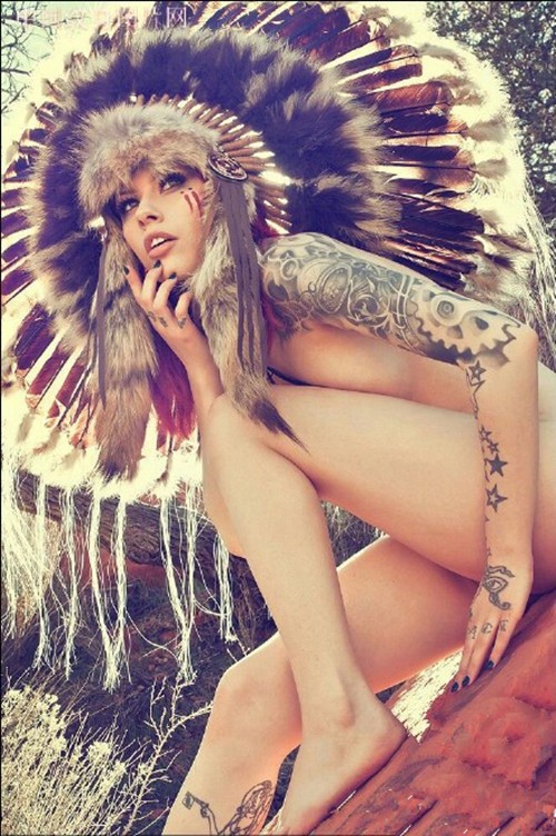 完美身材与纹身结合的另一种美