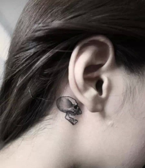 吸睛的耳后小纹身