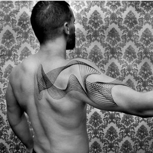 简单粗暴的线条纹身
