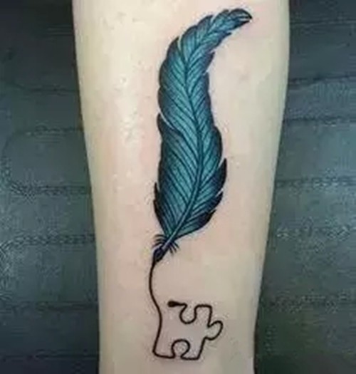 清新飘逸的羽毛纹身