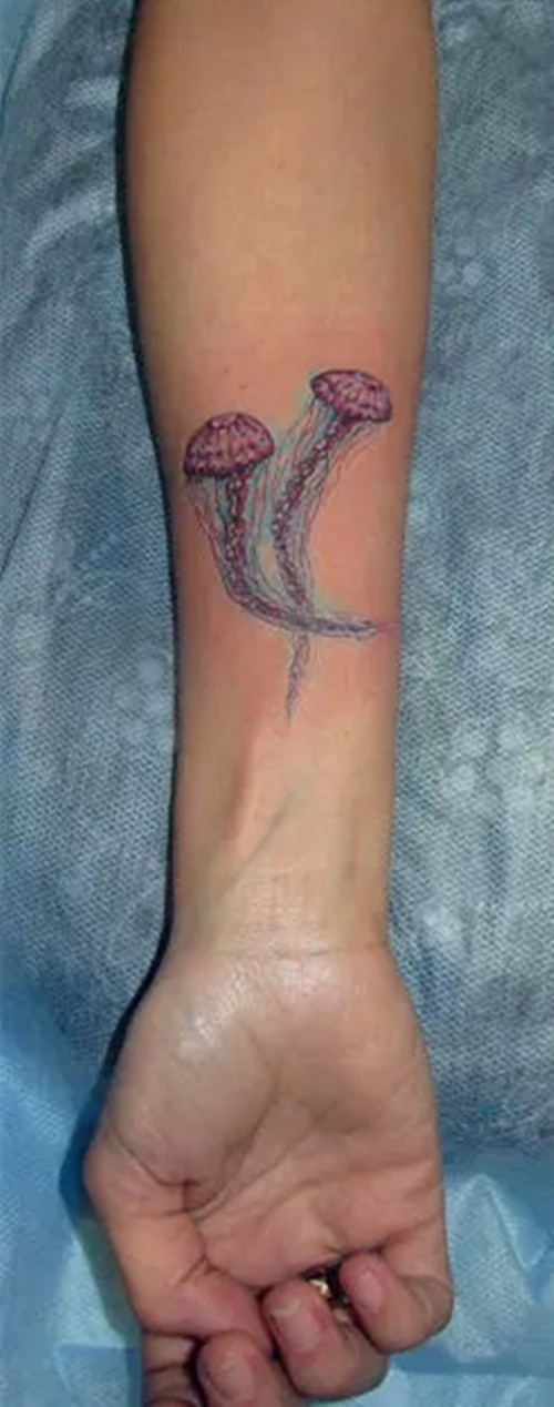 精致的水母纹身