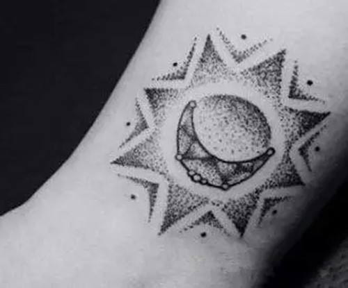 值得一看的太阳图腾纹身
