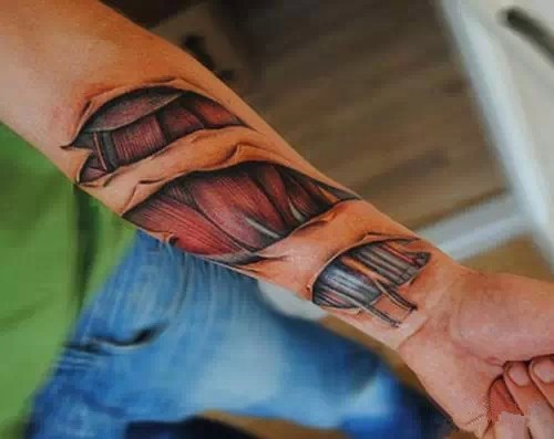 不一样的撕皮纹身