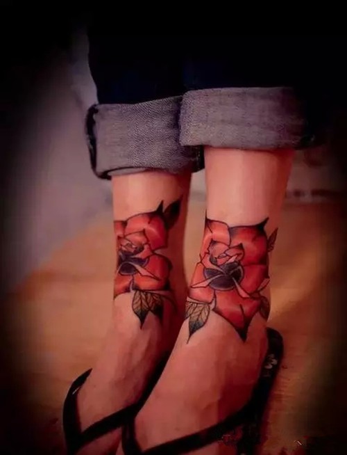 娇艳欲滴的玫瑰花纹身