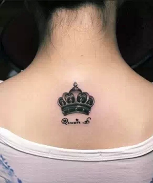 清新颈后背小图案纹身