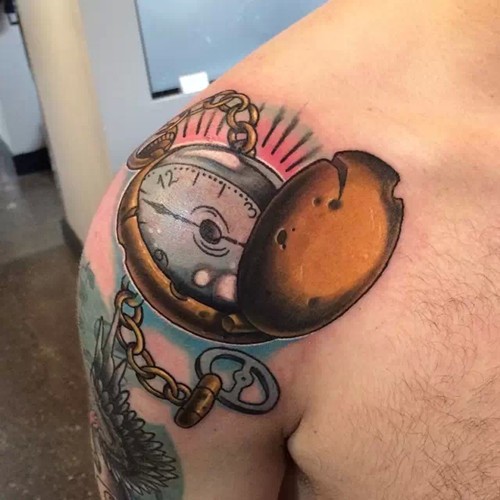 另类个性的肩部纹身