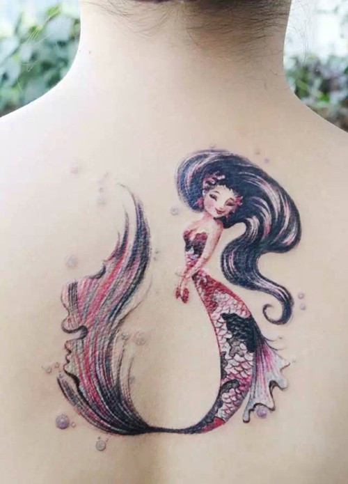 清新简单背部小纹身