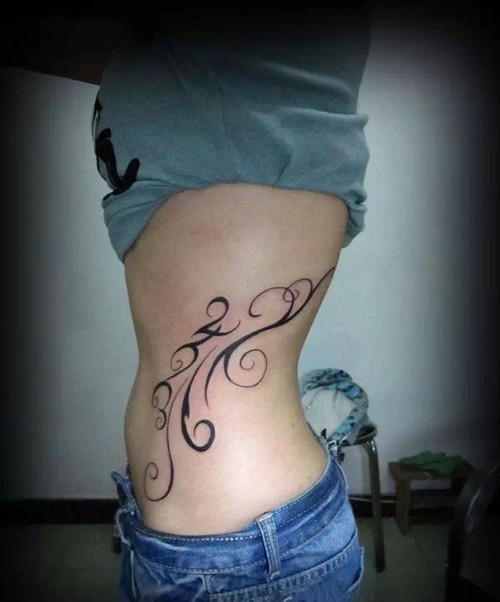 性感女郎侧腰纹身