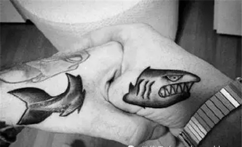 独具创意的手指纹身