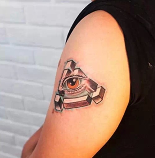 手臂彩色上帝之眼纹身