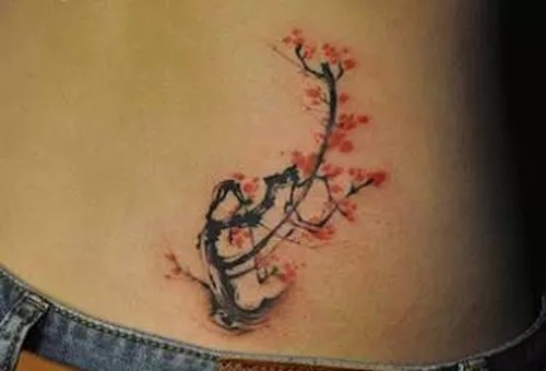 性感的腰部纹身