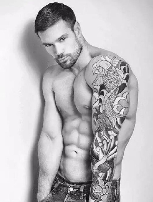 美女型男们的花臂纹身