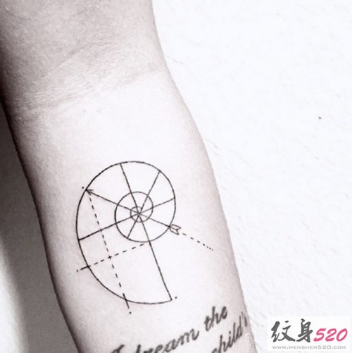 黑灰风格的几何线条纹身