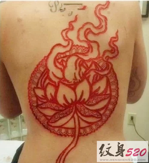 令人震惊的割肉纹身