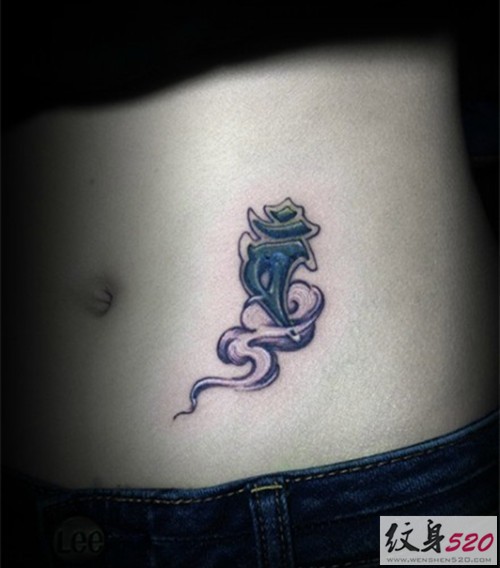 精致的祥云梵文纹身