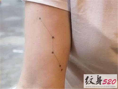 纹在皮肤上的星座纹身