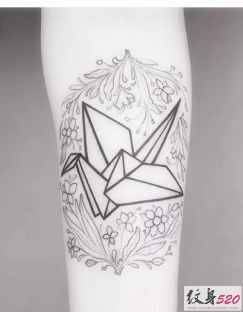 手臂唯美千纸鹤纹身