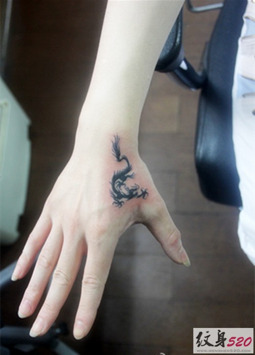 来个精致小图腾纹身