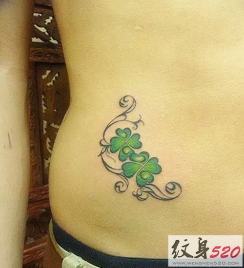 腰间唯美四叶草纹身