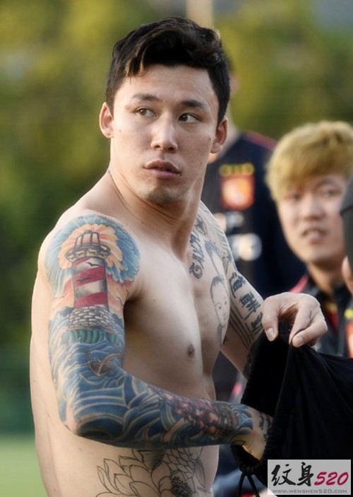 足球名将张琳芃个性手臂纹身