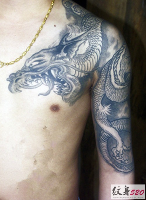深受男士喜爱的披肩龙纹身