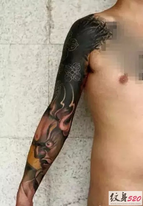 超炫的黑臂纹身