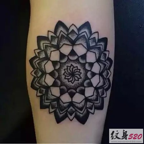 一组黑白梵花图腾纹身