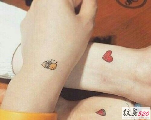 闺蜜间的小情调纹身